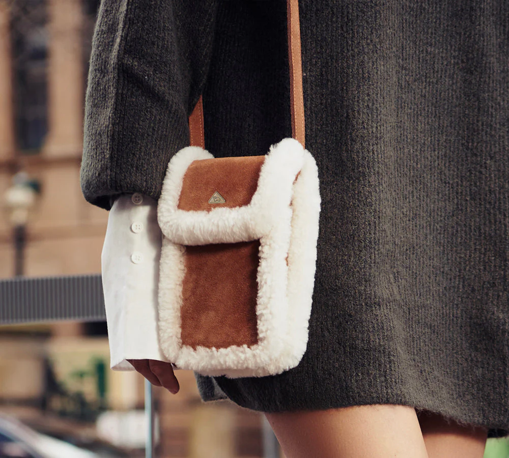 EVERAU® Women Fluffy Wool Over Shoulder Cleo Bag - Image 2